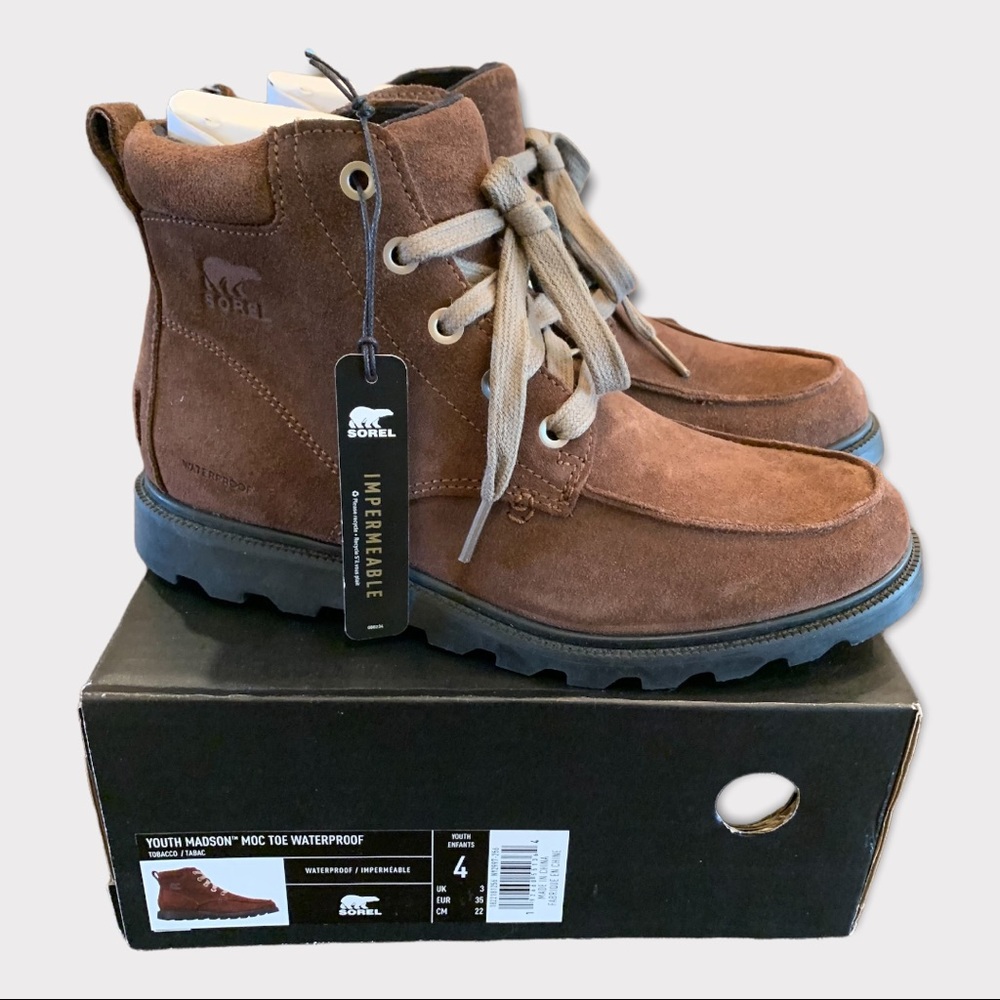 Sorel Boys Madson Boots Waterproof
NWT
size 4 (big boy)
Tobacco color